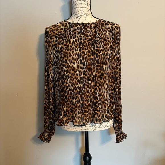Express Leopard Print Long Sleeve Pleated Statement Blouse Size S - Picture 2 of 6